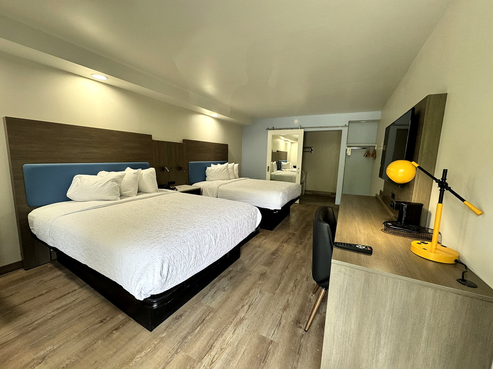 2 Queen bed room at Lodge at Mill Creek